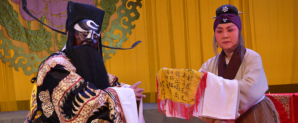 Yunnan Dian Opera Theatre Identifying the Dowager  Tai Guangyuan (left), Duan Jiehong (right)