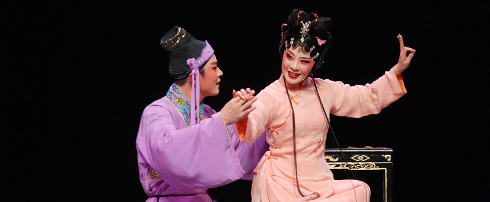 Experimental Theatre of Liyuan Opera of Fujian  Chen San and Wuniang  Zhang Chunji (left), Li Hong (right)