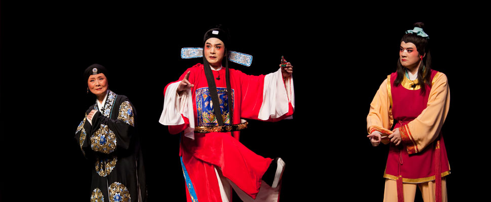 Experimental Theatre of Liyuan Opera of Fujian  Shipeng’s Guess from Wang Shipeng  Lin Cangxiao (middle)