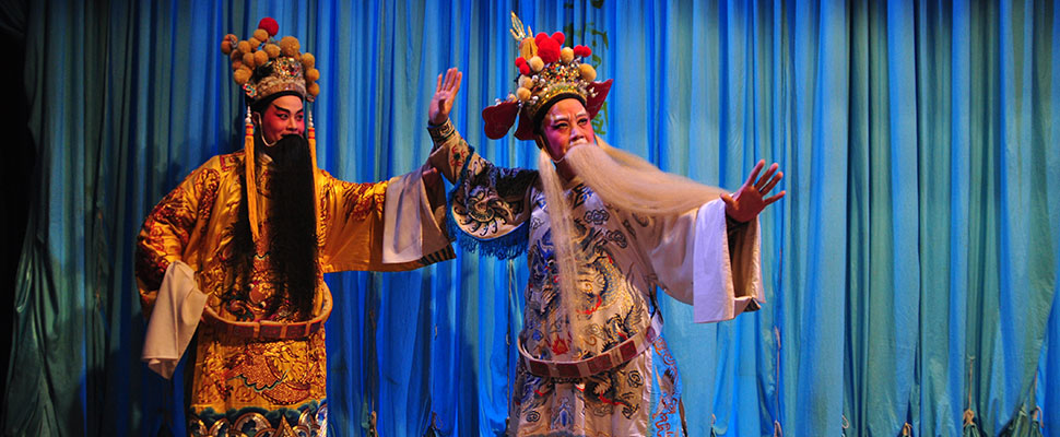 Haifeng Baizi Opera Troupe of Guangdong Chrysanthemum  Yu Ronggui (left), Yu Jincheng (right)