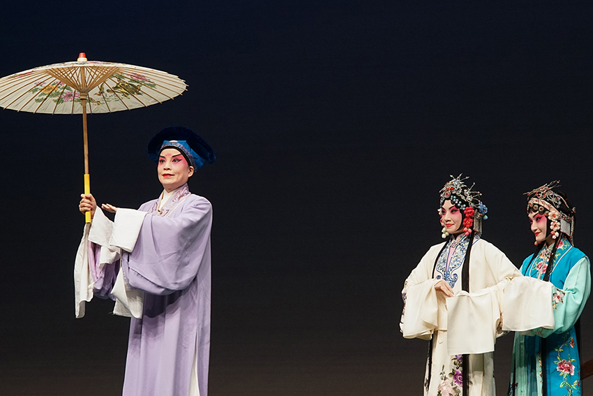 The Fragrance of Chrysanthemums and Orchids - A Close Encounter of Peking Opera and Kunqu Opera