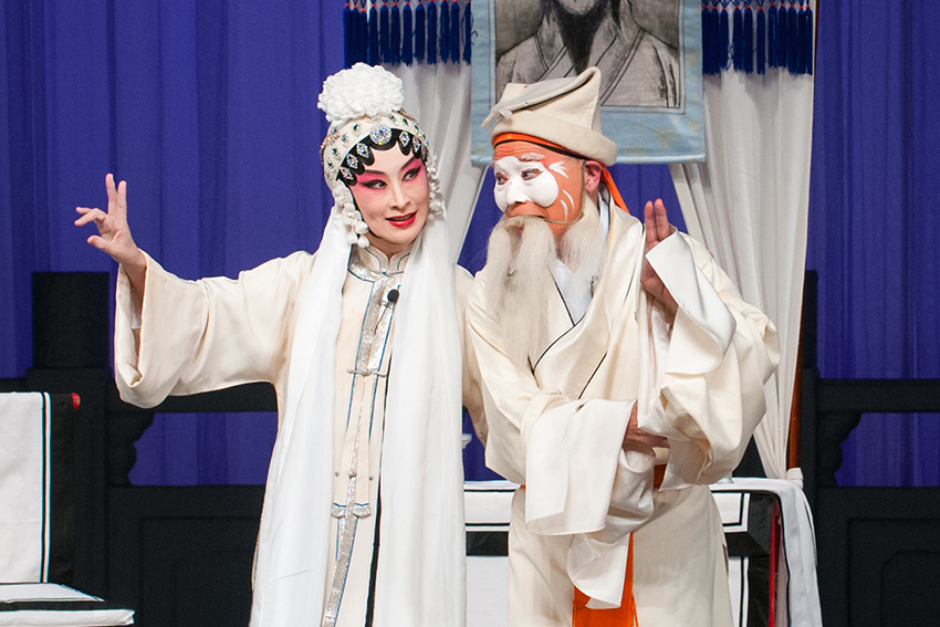 The Fragrance of Chrysanthemums and Orchids - A Close Encounter of Peking Opera and Kunqu Opera